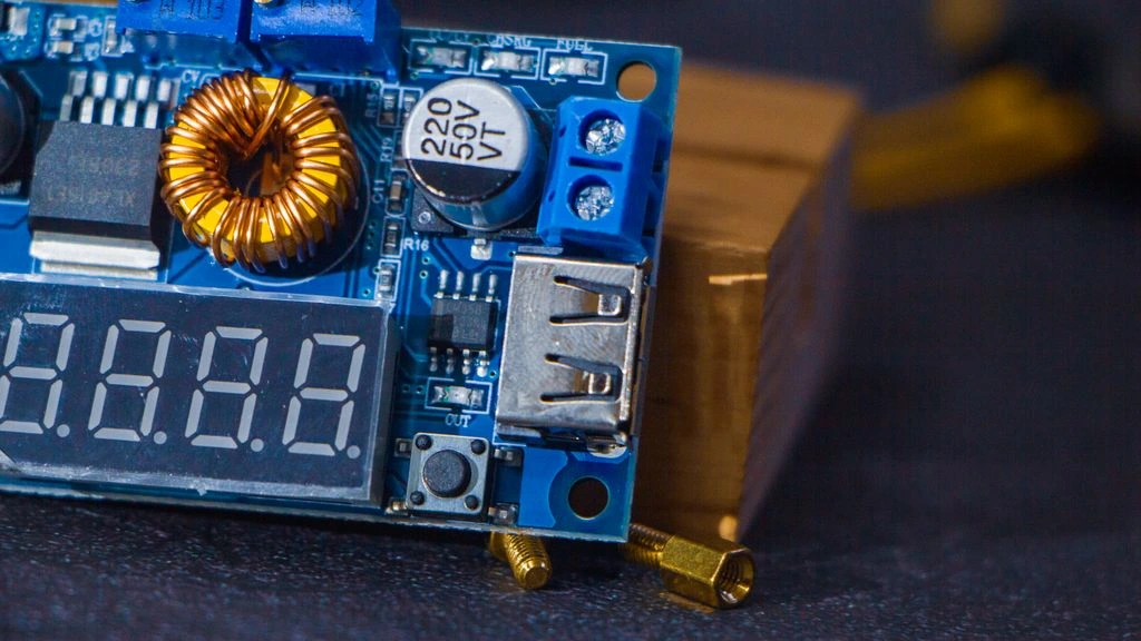 Embedded control board with M12 connectors and SoC heatsink